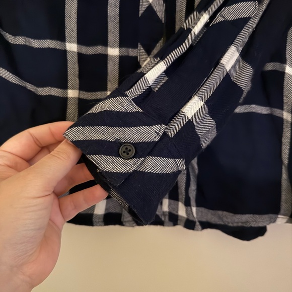 Rails Hunter Button Down Navy and White Plaid Shirt- Medium- excellent! - Picture 10 of 14